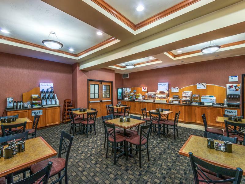 Holiday Inn Express Hotel Vernal By Ihg Bagian luar foto